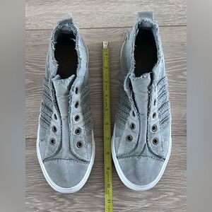 YOKI Gray Distressed High-Top Sneakers, Women’s, Size 9, NEW without tags